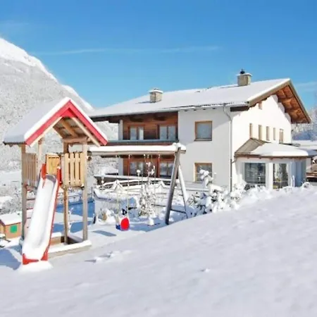 In Arzl-wald With Mountain Views Appartement
